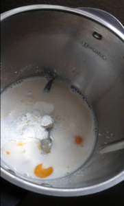oeufs, sucre, lait et maïzena dans thermomix