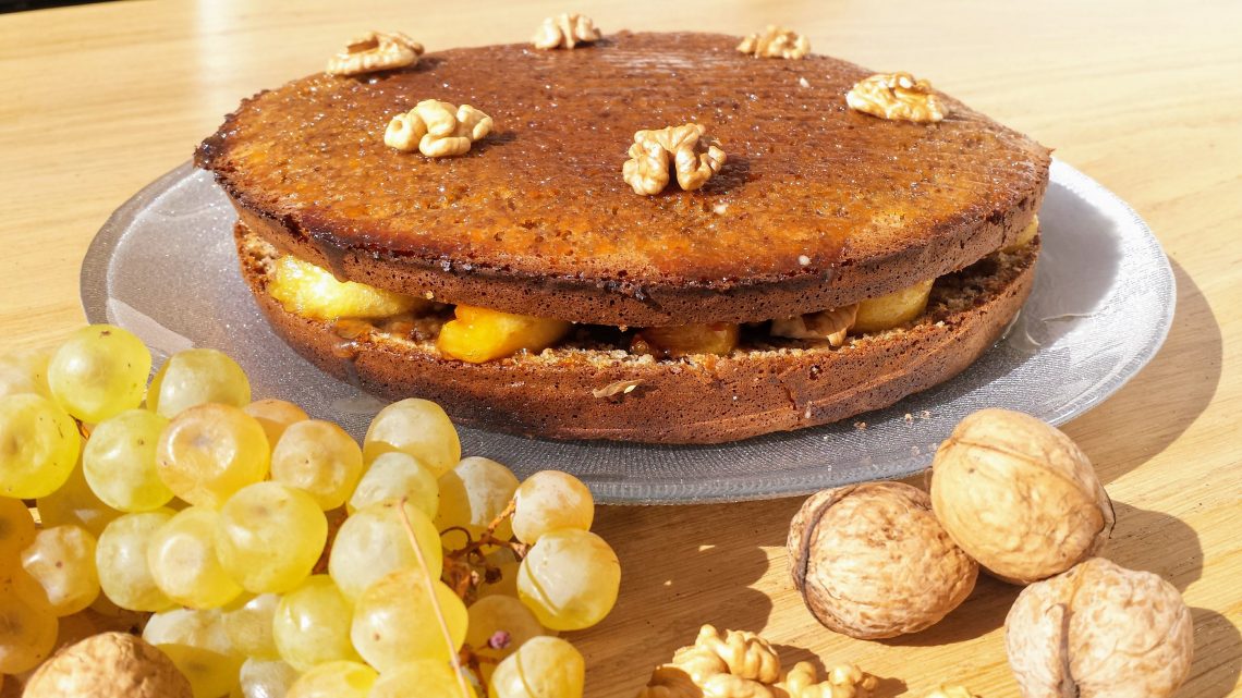 gâteau-correzien-aux-noix-fourré-de-pommes-caramélisée